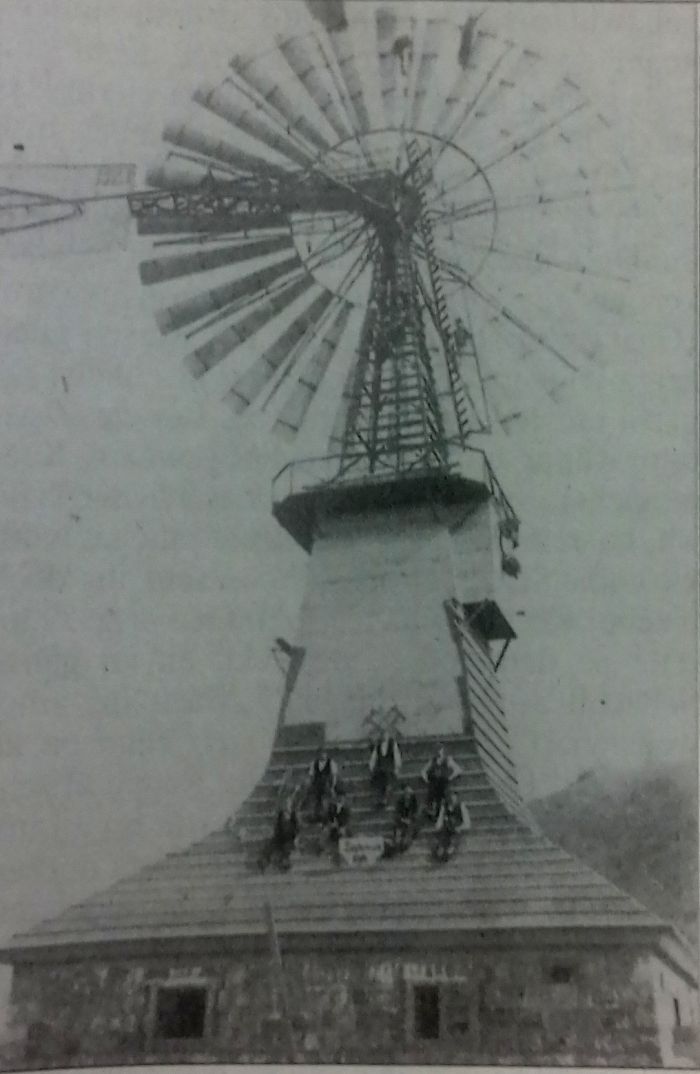 Karpacz (do 1945 r. niem. Krummh&uuml;bel) wiatrak miedzy Kopą a Śnieżką zbudowany w 1924 r zniszczony przez wiatr