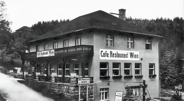 Karpacz (niem. Krummh&uuml;be). 1936 r. Kawiarnia-Restauracja Wien. P&oacute;źniej Oaza. 