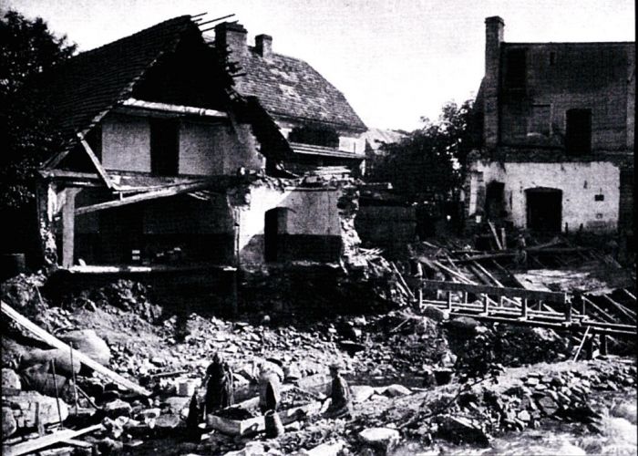 1897 r. Skutki powodzi w Kowarach (niem. Schmiedeberg im Riesengebirge)