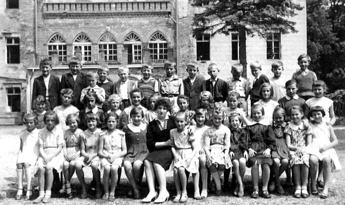 Mysłakowice, szkoła. Klasa V. Wychowawca pani A. Dobrochłop. 1959 r.
