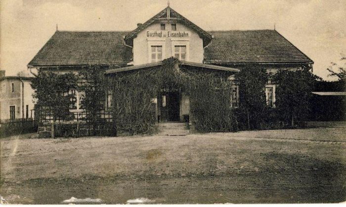 Gospoda kolejowa (obok dworca). Obecnie dom mieszkalny. 1910 rok. Erdmannsdorf (Mysłakowice)