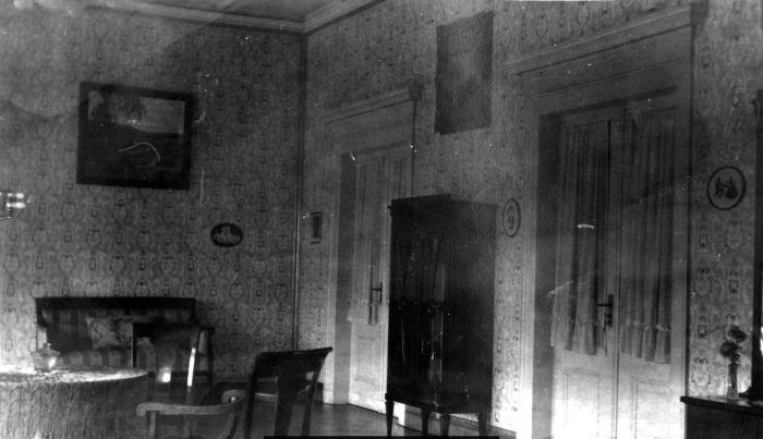 Pałac w Mysłakowicach, wnętrze, jedna z komnat. 1936 rok. 