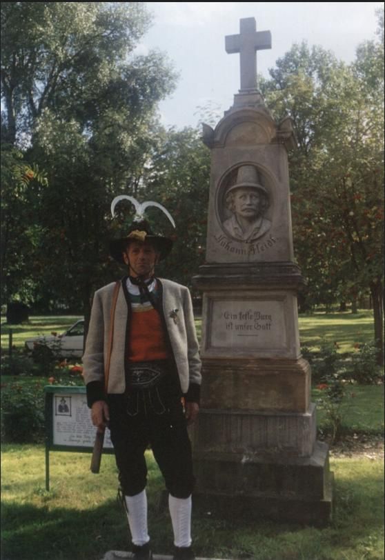 1998 rok. Tyrolczyk z Tyrolu w Mysłakowicach