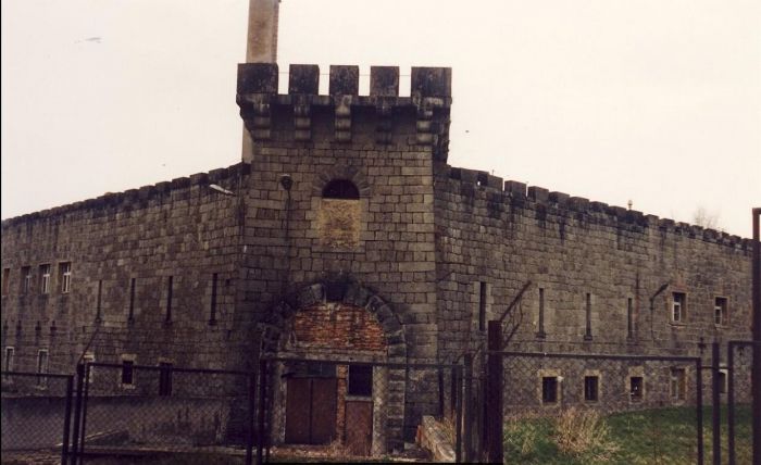 Pałac w Bobrowie 1990 rok.