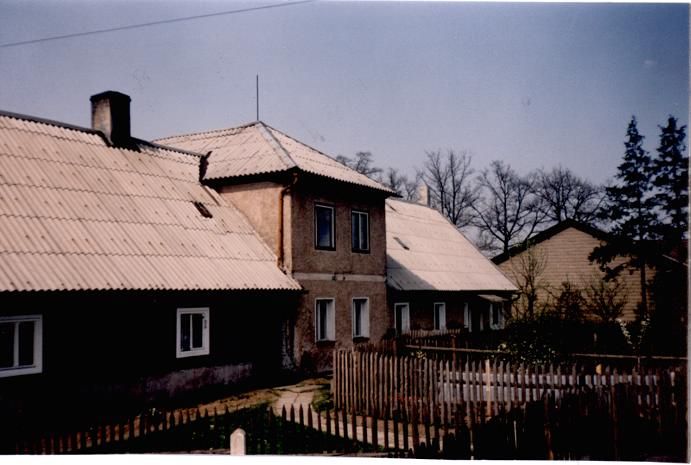 Budynek pierwszej szkoły Tyrolskiej. Mysłakowice, ul. Wojska Polskiego. ok 1995 rok