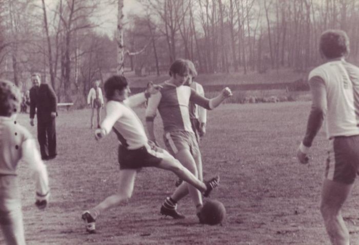 Męcz piłki nożnej. Klub Sportowy "Orzeł", prawdopodobnie początek lat 70-tych. Mysłakowice