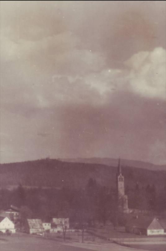 1910 rok, Widok na Kości&oacute;ł w Mysłakowice (niem. Zillerthal-Erdmannsdorf, Erdmannsdorf)