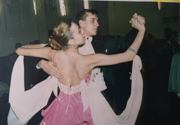 Agnieszka Malarz i Ryszard Kowalczyk zwycięska para w międzyklubowym turnieju tańca towarzyskiego. 1993 rok Gminny Ośrodek Kultu