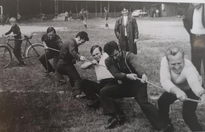 Koniec lat 60-tych. Mysłakowice dawne boisko na ul. Wojska Polskiego.