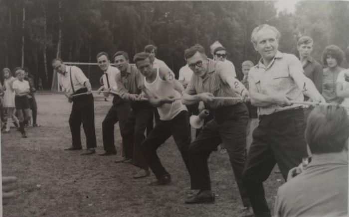 Koniec lat 60-tych. Mysłakowice dawne boisko na ul. Wojska Polskiego.
