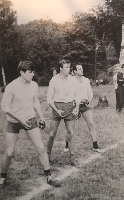 Koniec lat 60-tych. Mysłakowice dawne boisko na ul. Wojska Polskiego.