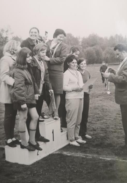 Koniec lat 60-tych. Mysłakowice dawne boisko na ul. Wojska Polskiego.