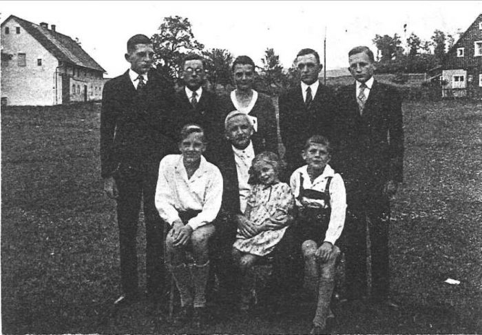 Pastor w latach 1910-1946 w Bukowcu (niem. Buchwald, czes. Bukovn&iacute;k) z rodziną. 