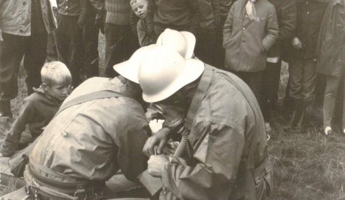 Szkolenie z Obrony Cywilnej. Foto z archiwum DZPLn "Orzeł" Mysłakowice. Lata 60-te