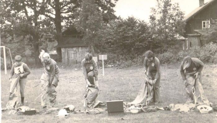 Szkolenie z Obrony Cywilnej. Foto z archiwum DZPLn "Orzeł" Mysłakowice. Lata 60-te