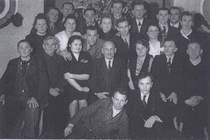 Turońsk/Mysłakowice 1946 rok. Pracownicy zakładu meblarskiego. 