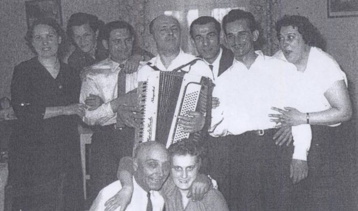 Pracownicy DZPLn "Orzeł" i dyr. Marczak 1955 rok. Mysłakowice 