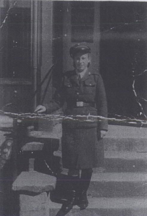 1947 rok. DZPLn "Orzeł". Rewident na portierni Pani Zofia N.