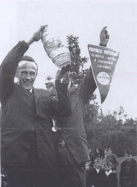 Zdobywca pucharu zakładowej spartakiady DZPLn "Orzeł" Mysłakowice. 1972 rok. 