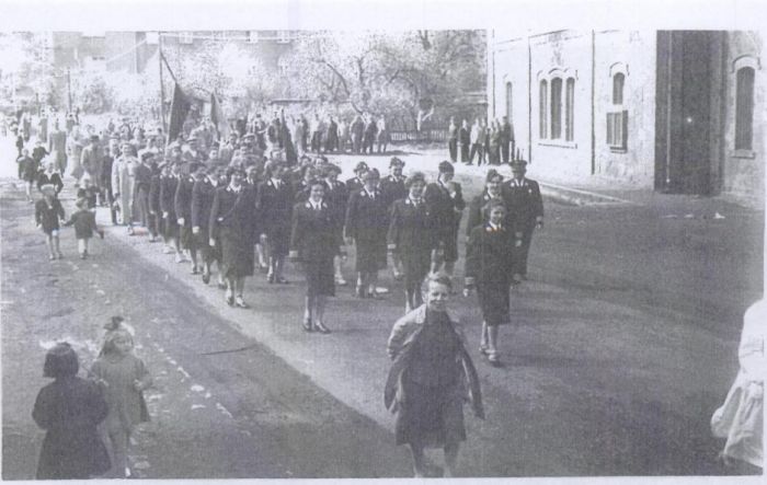 1958 rok. Mysłakowice. Przemarsz pokoju. Duzyna PCK