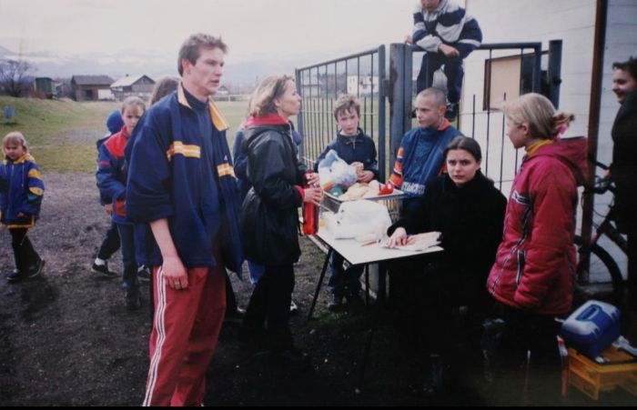 Jesień 2000 roku. GOK Mysłakowice organizuje biegi przełajowe. 