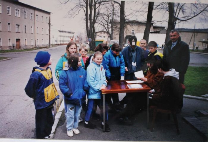 Jesień 2000 roku. GOK Mysłakowice organizuje biegi przełajowe. 