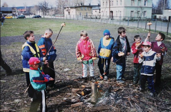 Jesień 2000 roku. GOK Mysłakowice organizuje biegi przełajowe. 