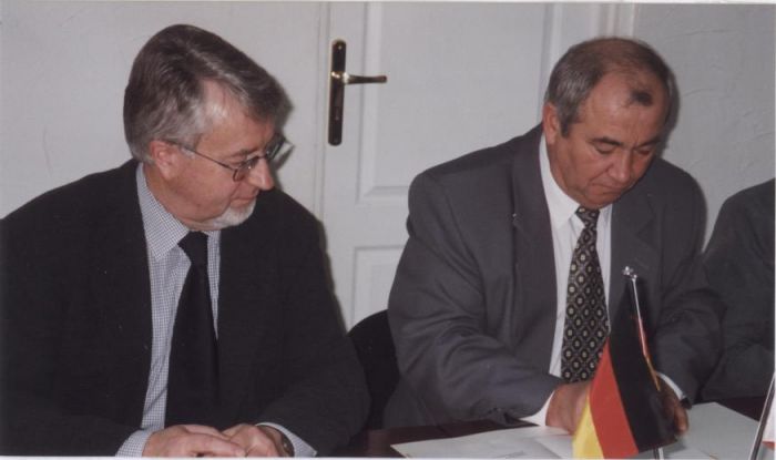 2000 rok. Podpisanie umowy partnerskiej między Gminą Mysłakowice a Gminą Leopoldschohe (Niemcy)