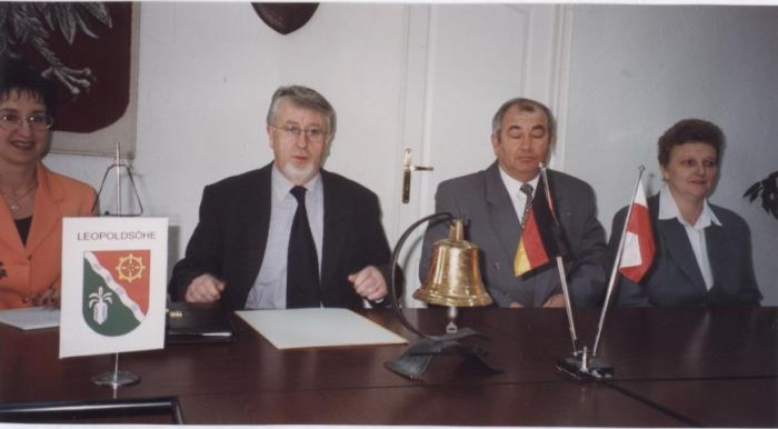 2000 rok. Podpisanie umowy partnerskiej między Gminą Mysłakowice a Gminą Leopoldschohe (Niemcy)