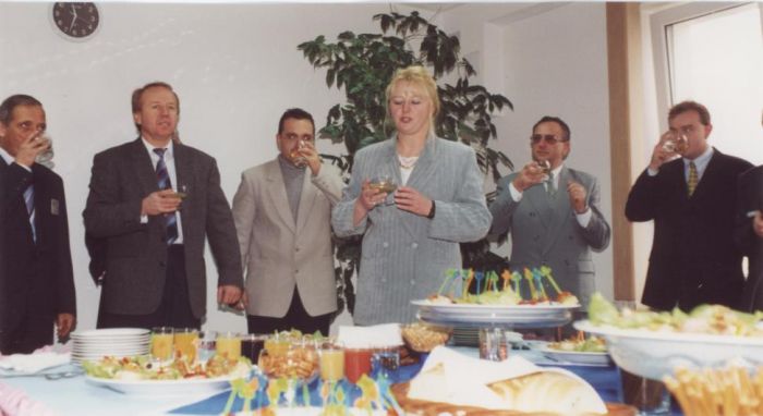 1997 rok. Przydział mieszkań dla poszkodowanych od powodzi. Mysłakowice 