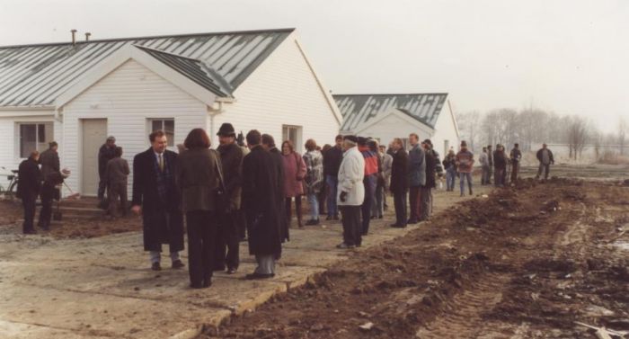 1997 rok. Przydział mieszkań dla poszkodowanych od powodzi. Mysłakowice 