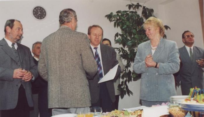 1997 rok. Przydział mieszkań dla poszkodowanych od powodzi. Mysłakowice 