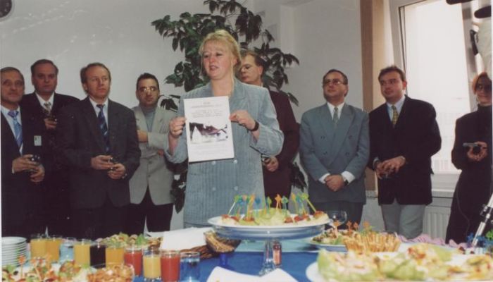 1997 rok. Przydział mieszkań dla poszkodowanych od powodzi. Mysłakowice 