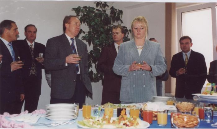1997 rok. Przydział mieszkań dla poszkodowanych od powodzi. Mysłakowice 