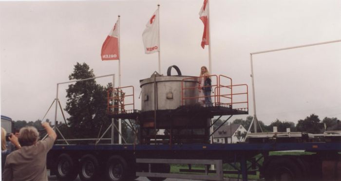 Wielki garnek w drodze do Karpacza. 2002 rok