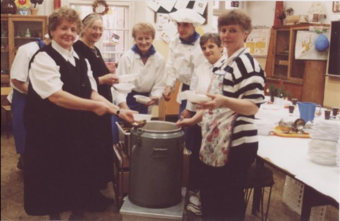 Przygotowywanie Wigilii a os&oacute;b niepełnosprawnych. 2005 rok. Mysłakowice 