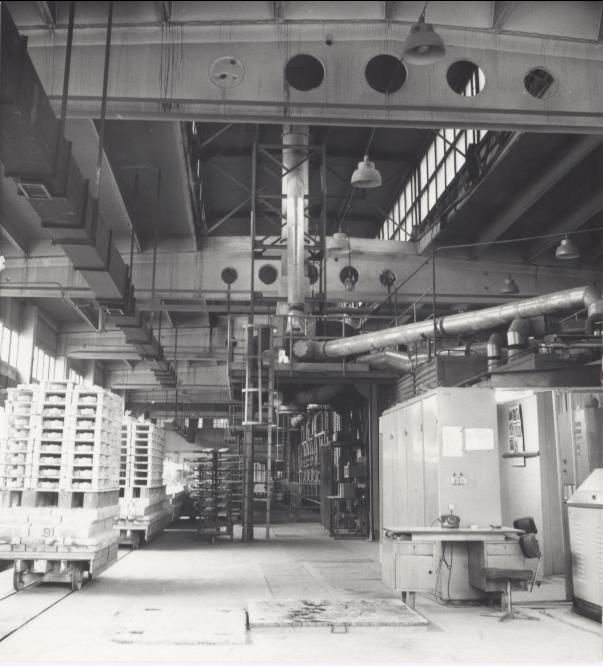 Dolnośląskie Zakłady Porcelany Elektrotechnicznej "POLAM - Mysłakowice" 1980 rok.