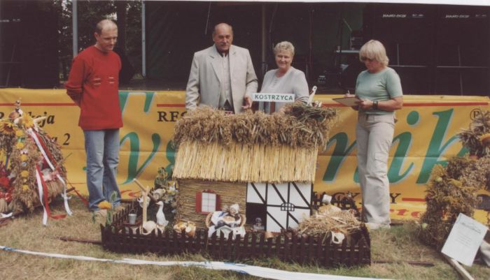 Dożynki 2004 w Mysłakowicach.
