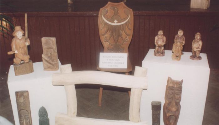 2/3 maja 2005 roku. GOK Gminny Ośrodek Kultury w Mysłakowicach, Wystawa "Tyrolczycy i Len"