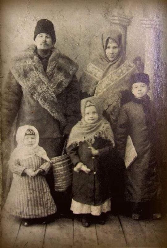 Rodzina Tatar&oacute;w Koniec XIX-początek XX wieku.