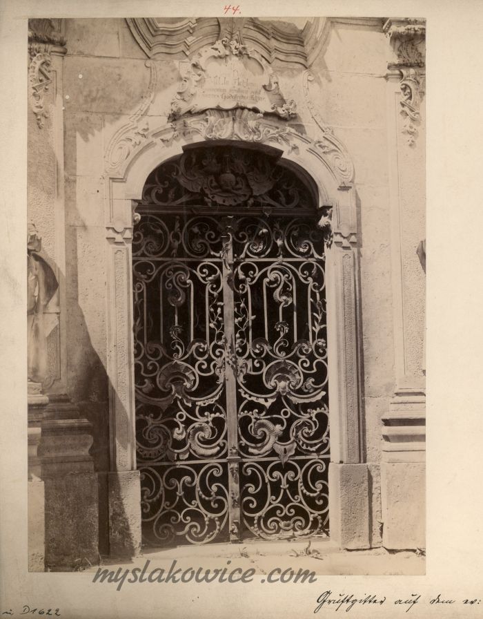 Cmentarz ewangelicki - grobowiec (fragment). Jelenia G&oacute;ra (niem. Hirschberg XX wiek)