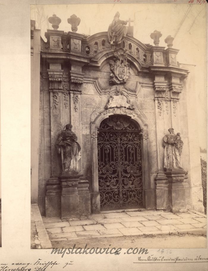 Cmentarz ewangelicki - grobowiec (fragment). Jelenia G&oacute;ra (niem. Hirschberg XX wiek)