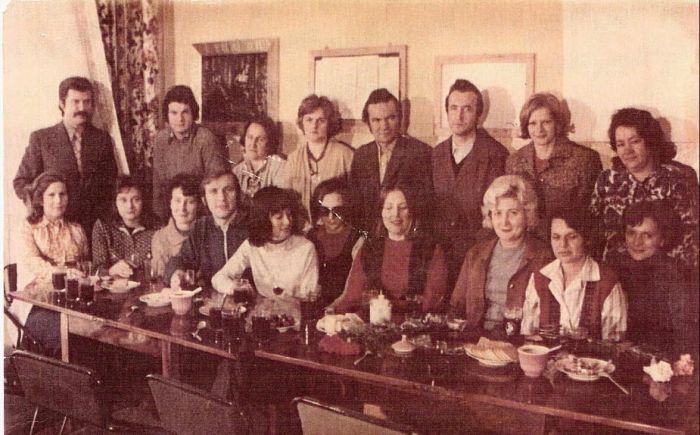 1975 r. Pracownicy szkoły w Mysłakowicach. 