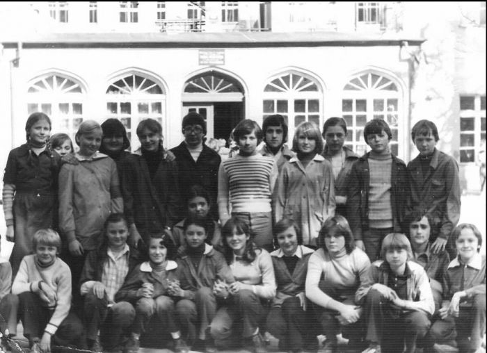 Szkoła w Mysłakowicach 1980 r. kl.8 z wych. p. J. Cukiernik 