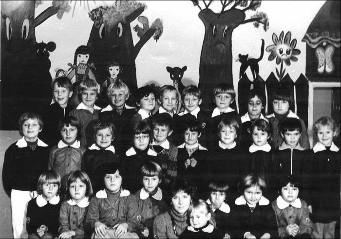 Szkoła Mysłakowice. 1981 r. ucz. kl.1 z Panią .Zytą Niską