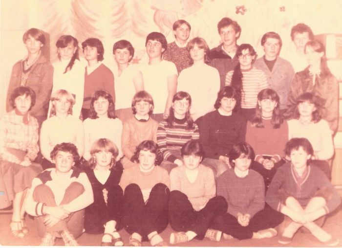 Szkoła Mysłakowice. 1982 r. Pani.H. Paczkowska-Sroka z uczniami