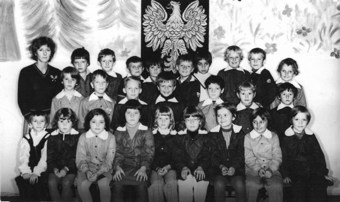 Rok szkolny 1981/1982. Uczniowie z Gminy Mysłakowice. 