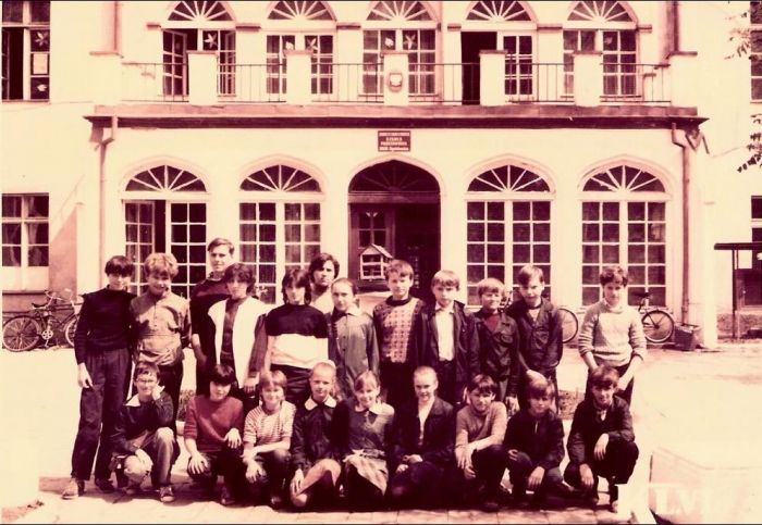 Szkoła Mysłakowice 1987 r. Pani H. Paczkowska-Sroka z kl.6c