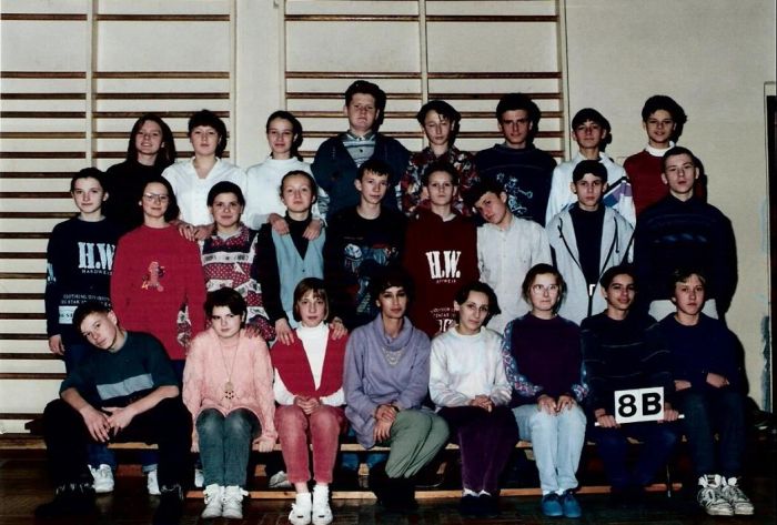 Szkoła w Mysłakowicach. 1995 r. ucz. kl. 8b z Panią Danuta Nowalińską