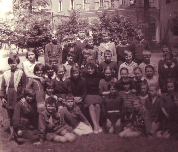 Szkoła w Mysłakowicach. Rok szkolny 1961/1962. Pani Tomaszewska. 